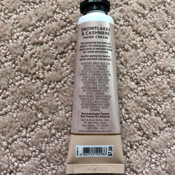 Bath and body works snowflakes and cashmere hand lotion 1 oz - Picture 3 of 4